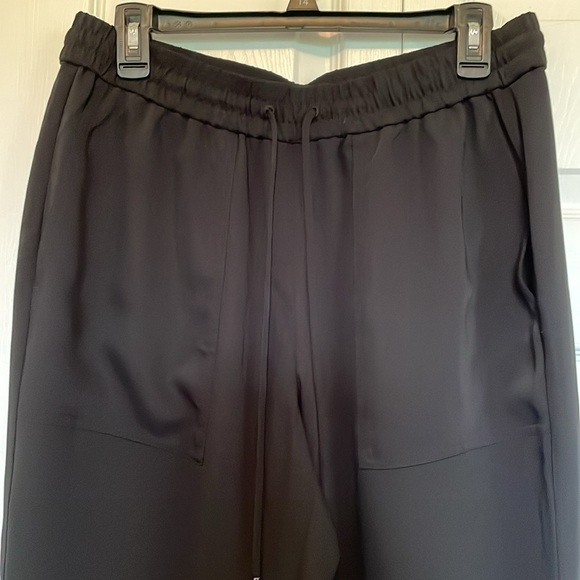 Women’s sz M Ann Taylor Black Jogger Pants Elastic waist/ankle front/back pocket - Picture 2 of 7